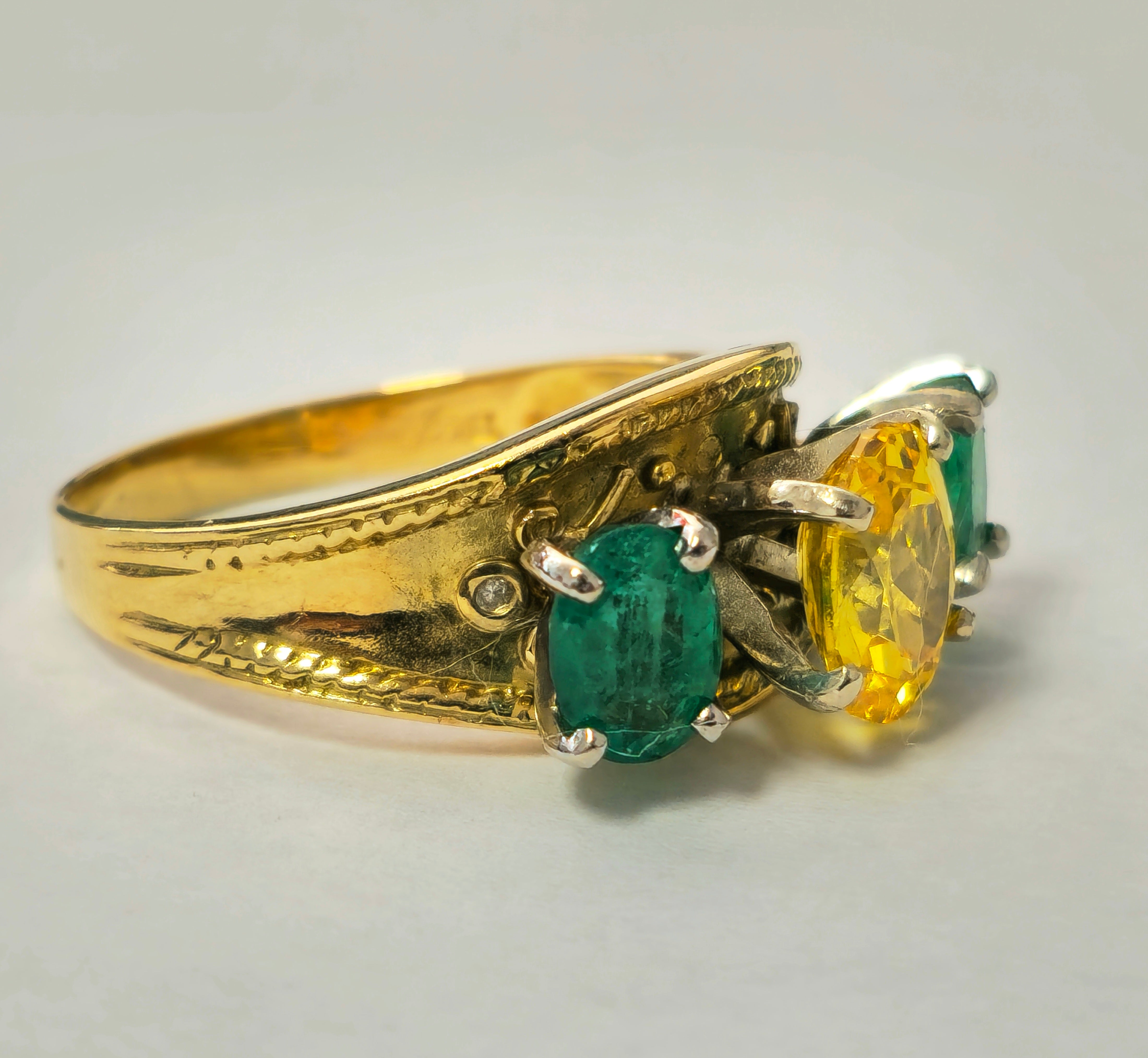 Yellow Sapphire & Emerald Cocktail Ring in 18k yellow Gold