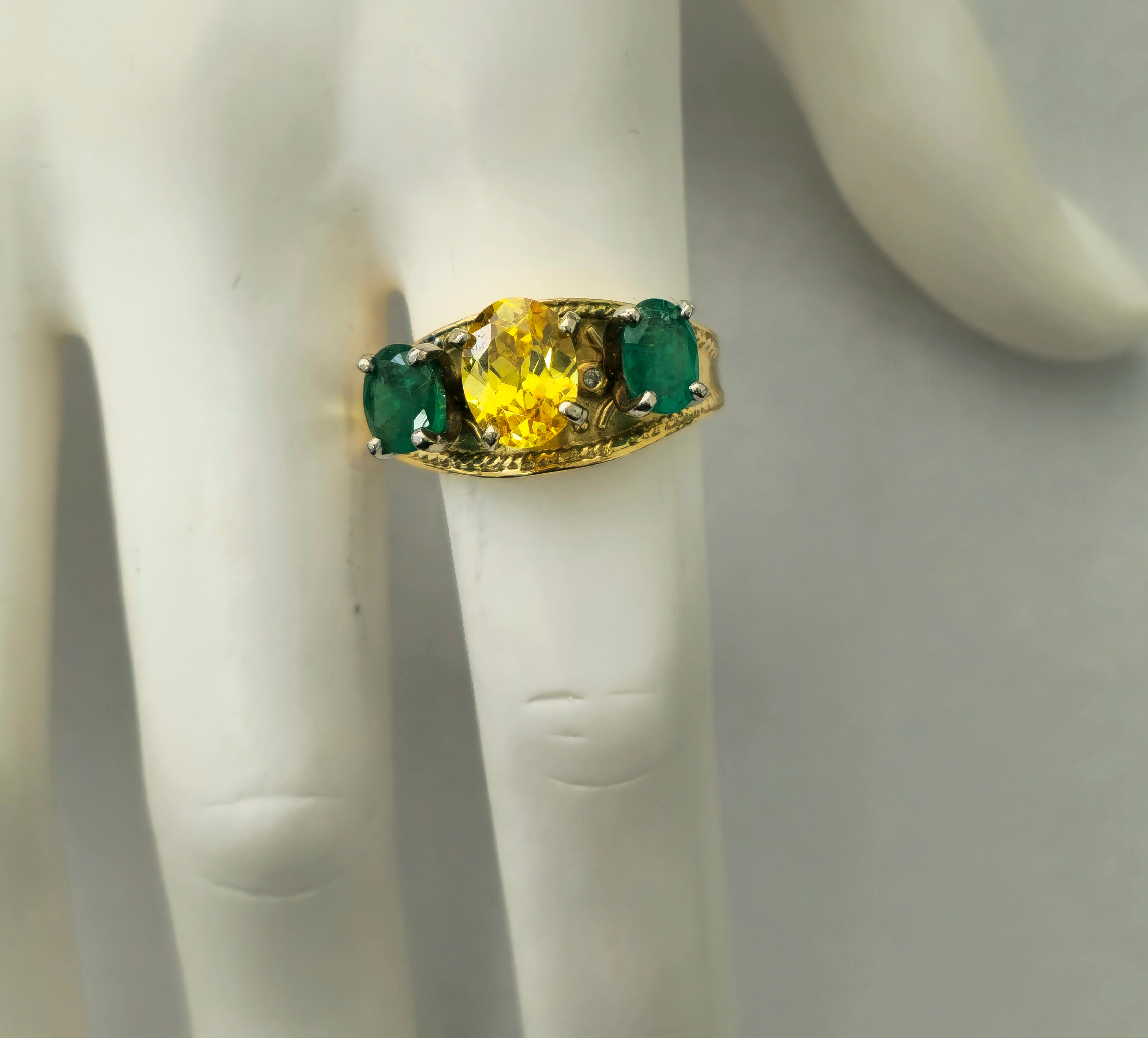 Yellow Sapphire & Emerald Cocktail Ring in 18k yellow Gold
