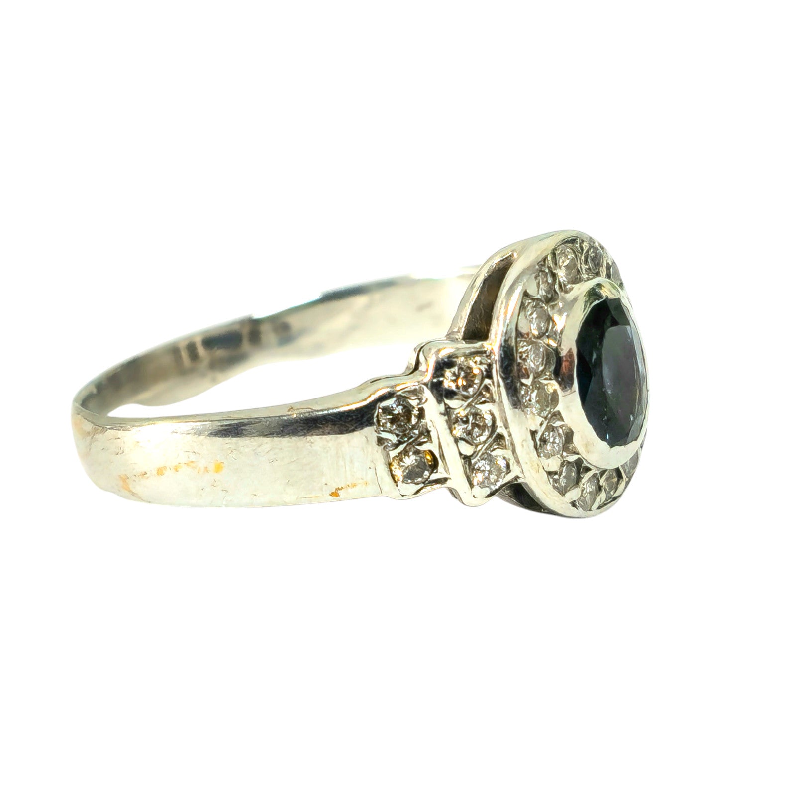 Contemporary 2.75 Carat Blue Sapphire Diamond Cocktail Ring