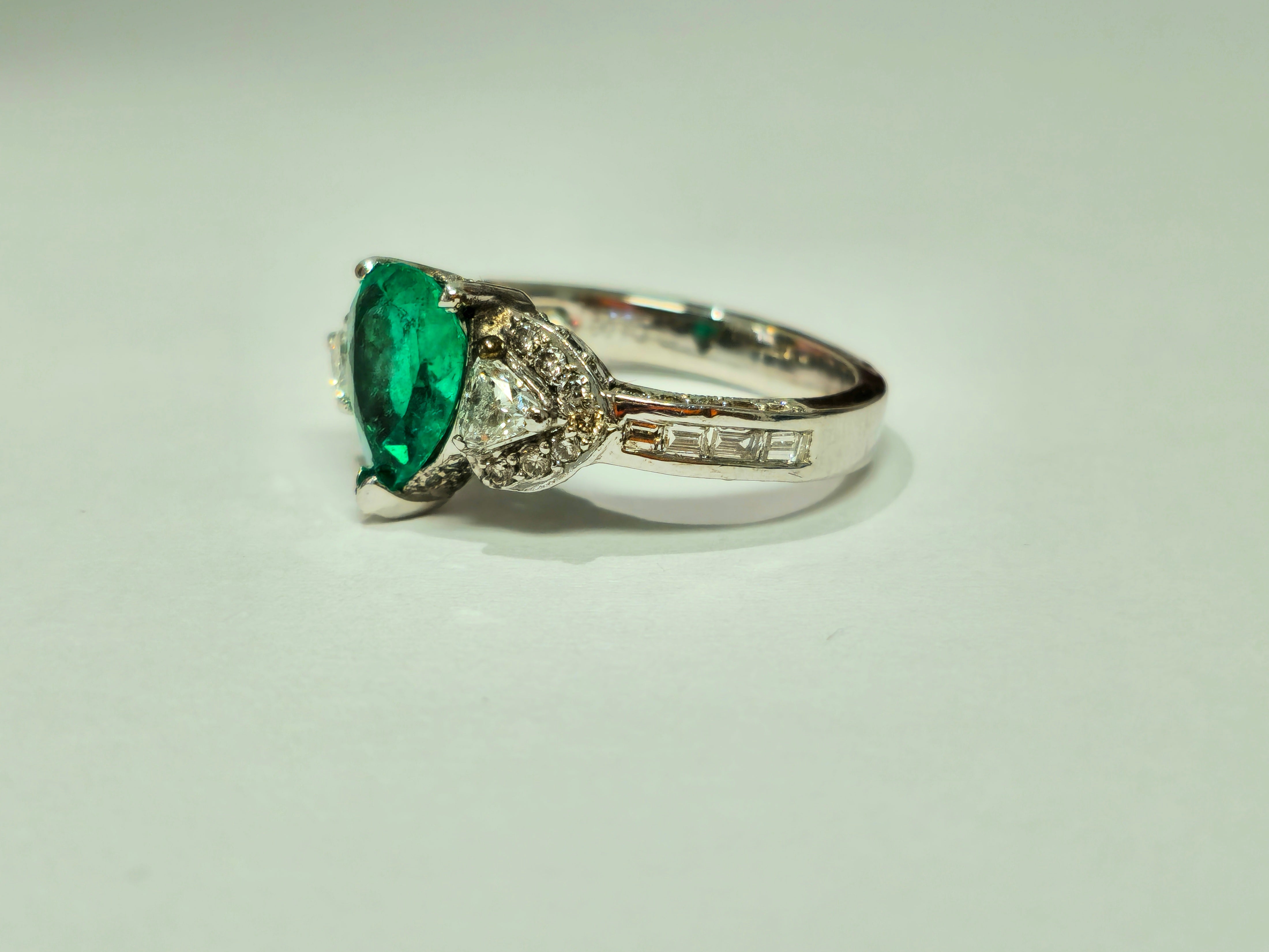 2.50 Colombian Emerald Diamond Cocktail Ring 18k Gold