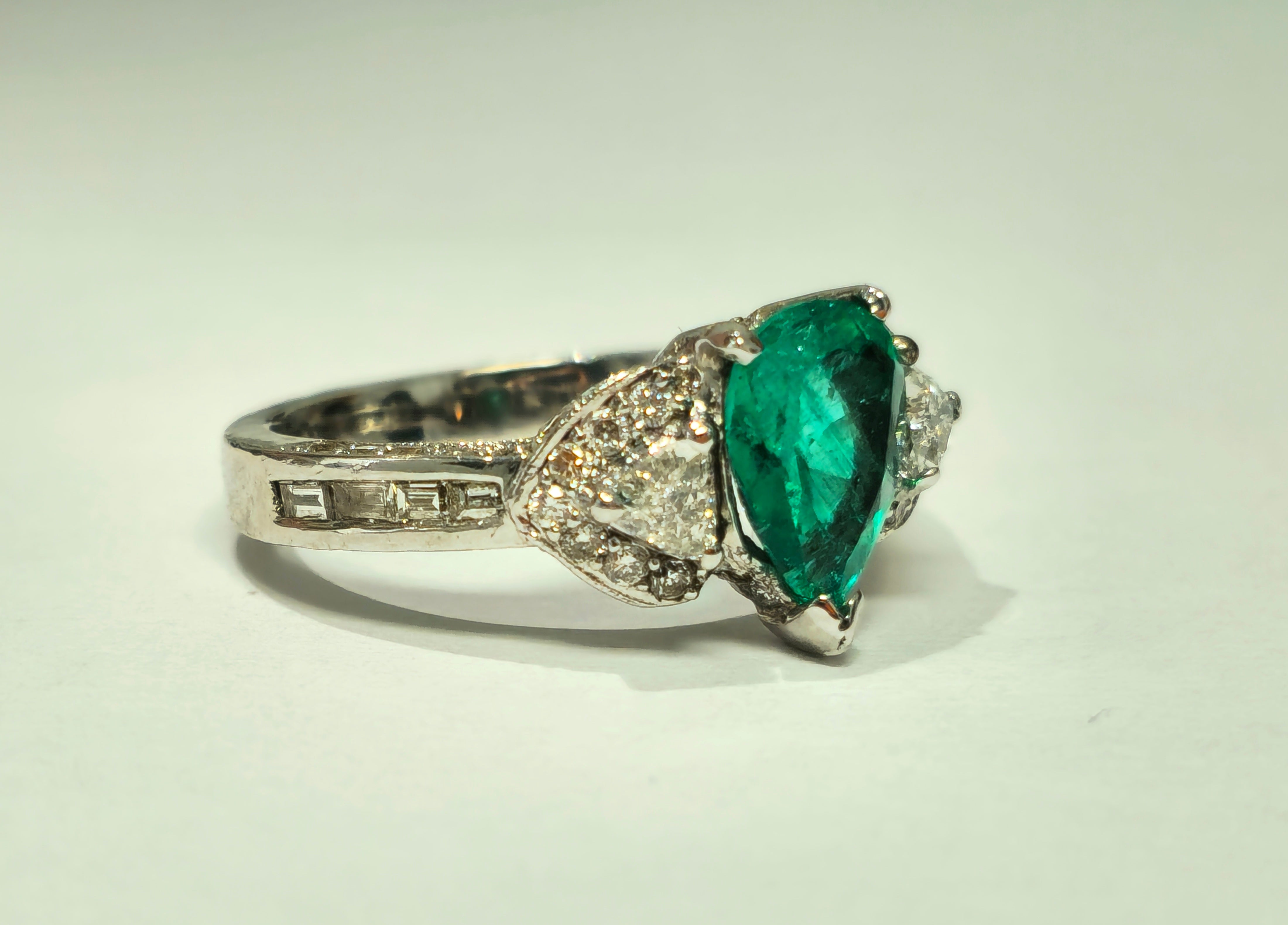 2.50 Colombian Emerald Diamond Cocktail Ring 18k Gold