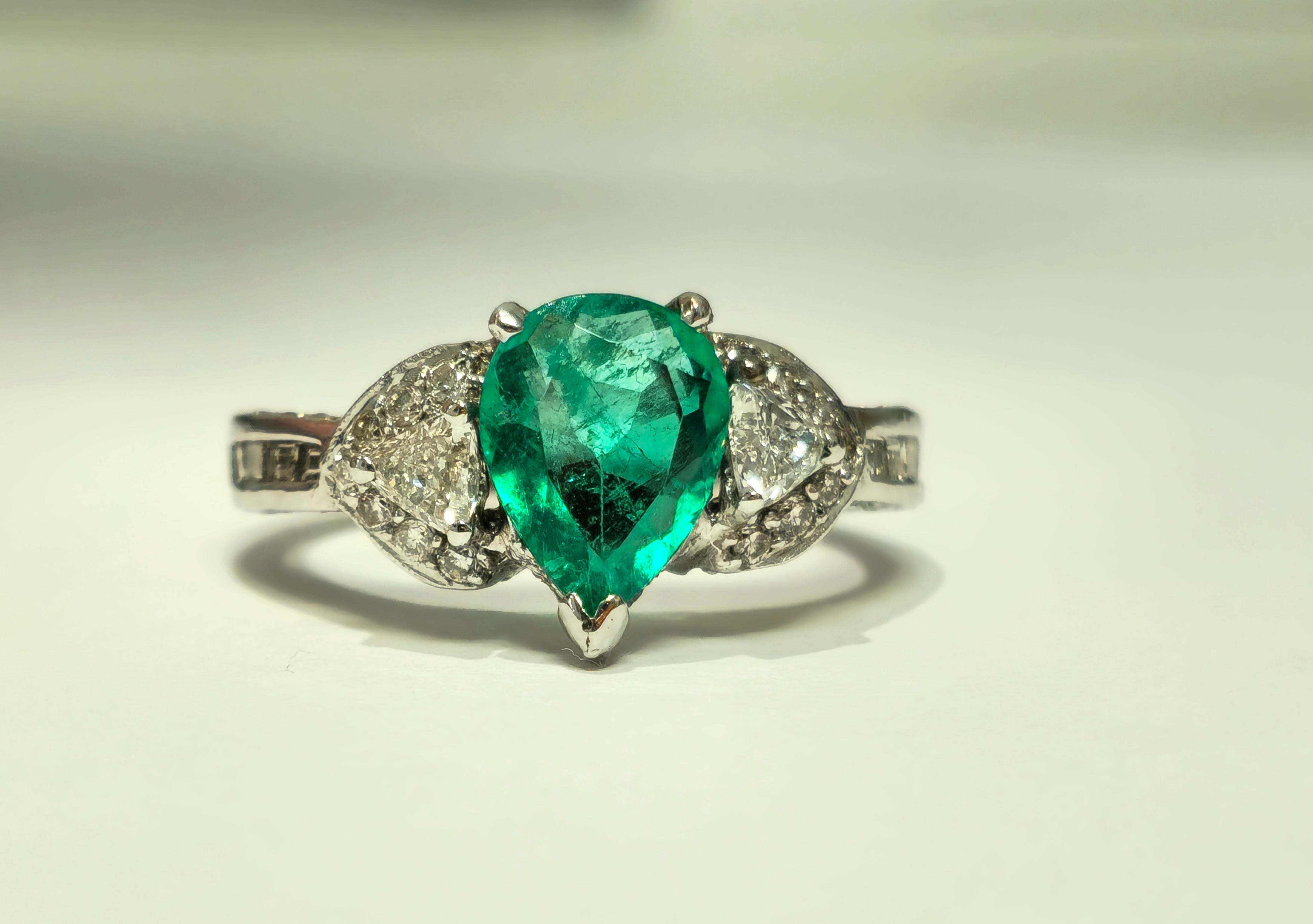 2.50 Colombian Emerald Diamond Cocktail Ring 18k Gold