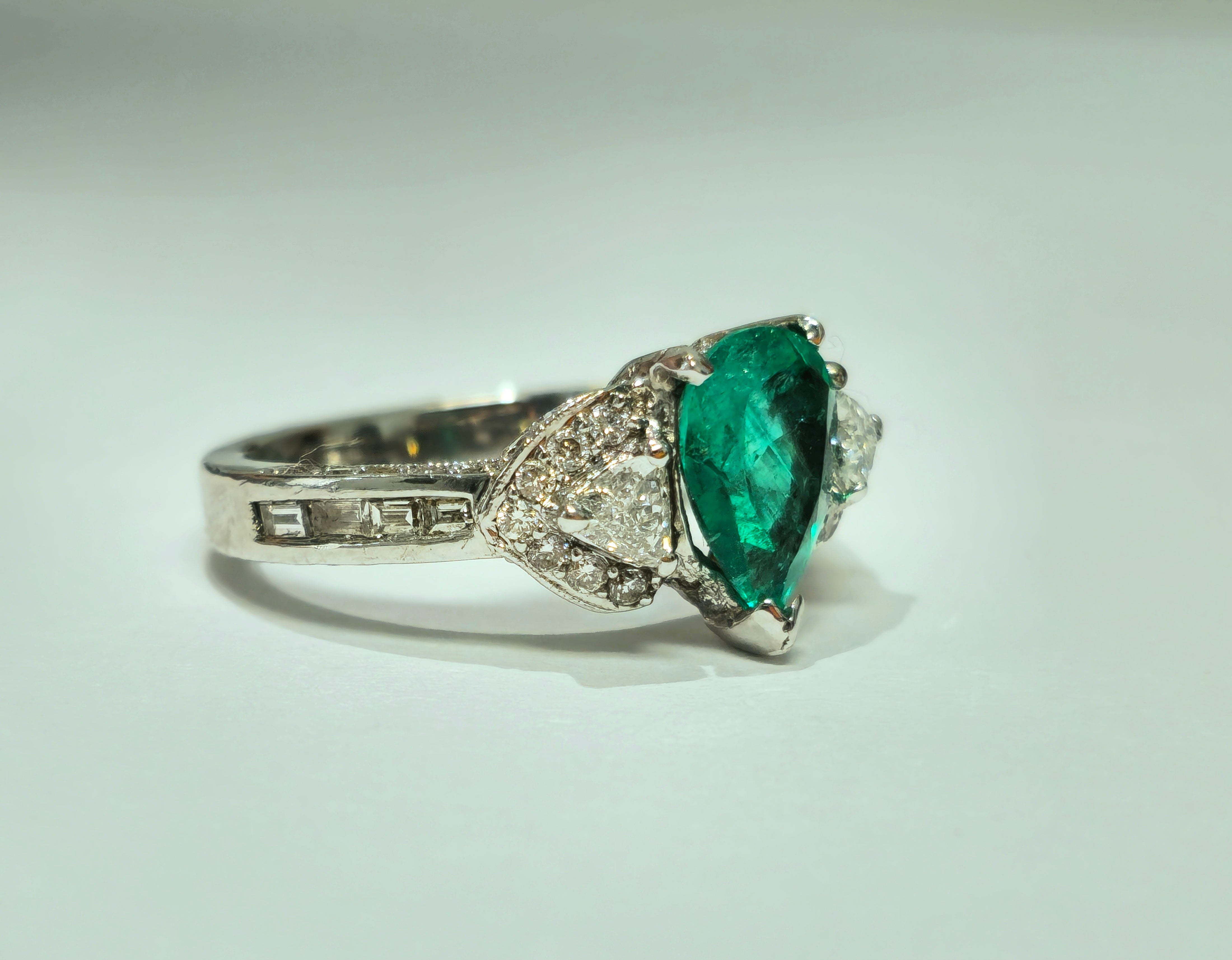 2.50 Colombian Emerald Diamond Cocktail Ring 18k Gold