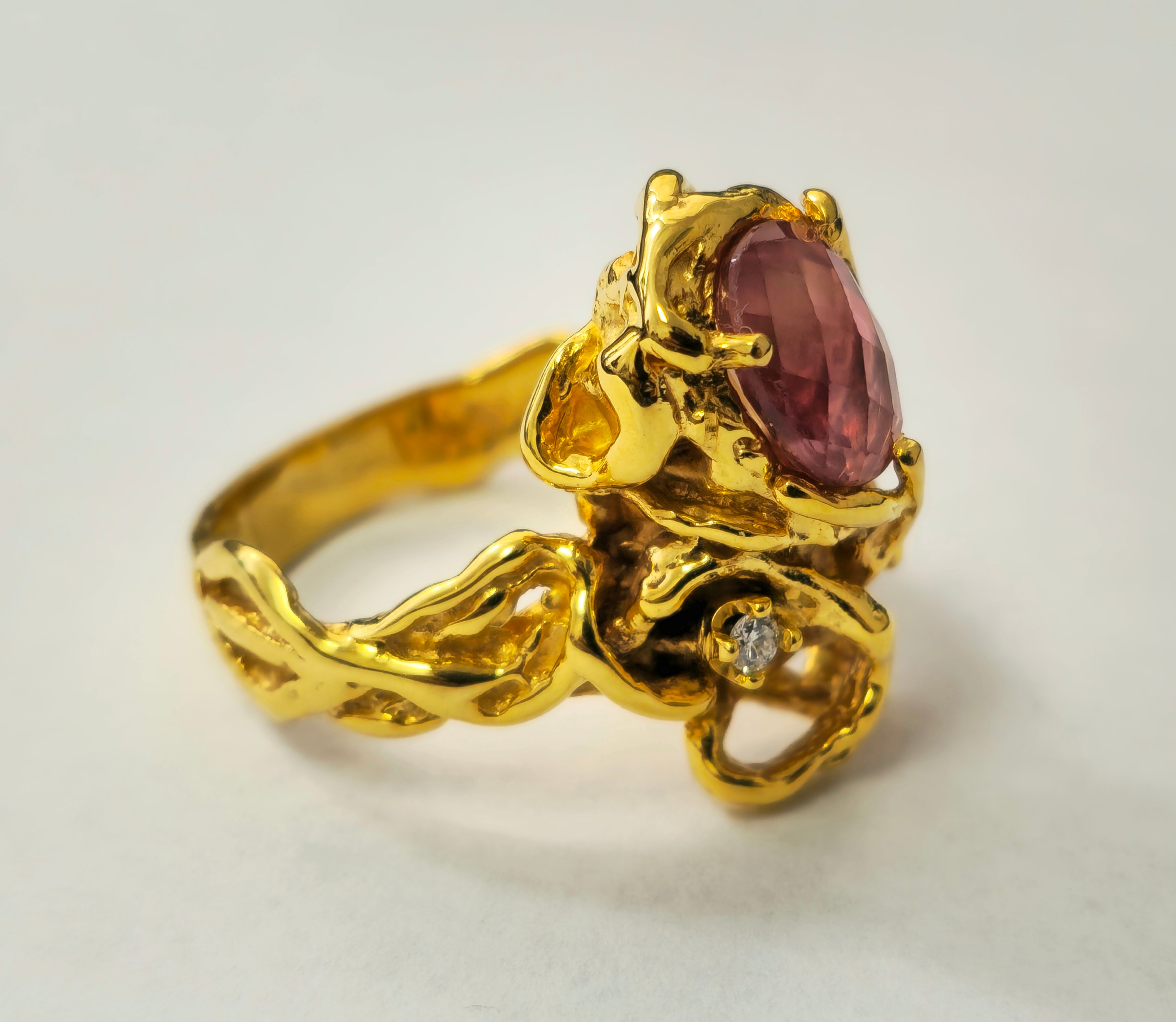 Art Nouveau Style 1.30 Carat Sapphire Ring in 14k Gold