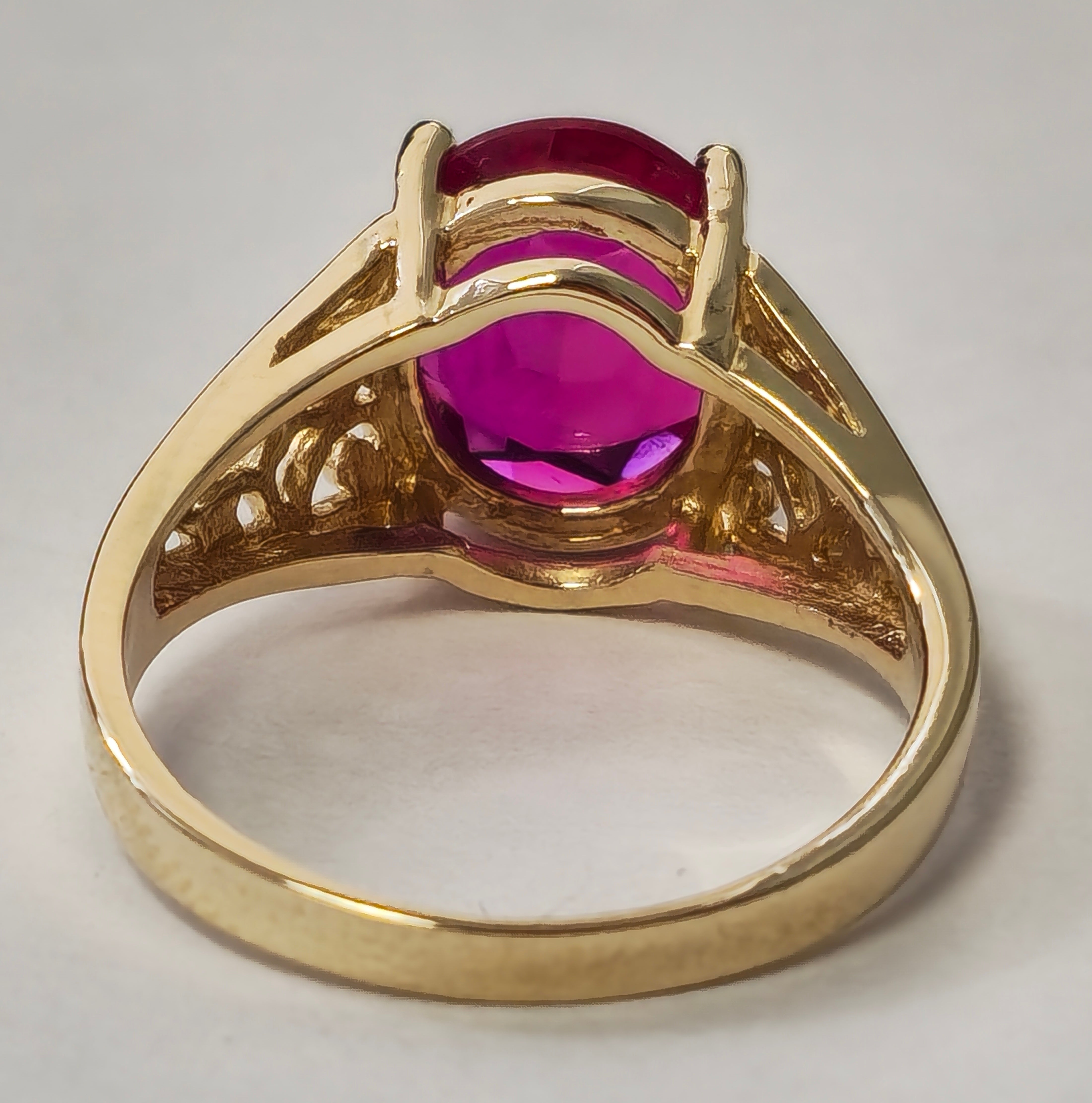 Collectible Vintage AAA Ruby Ring in Yellow Gold