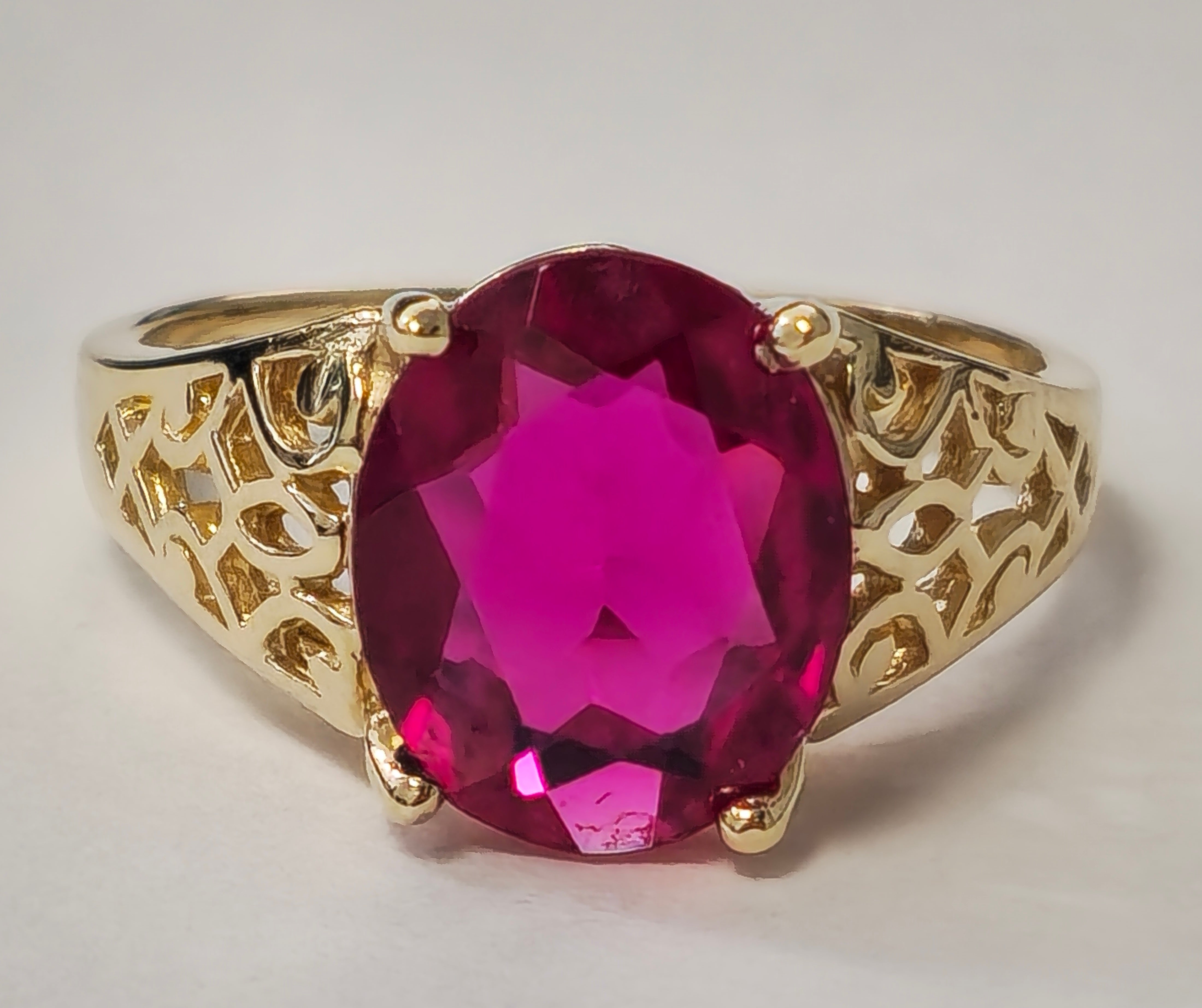 Collectible Vintage AAA Ruby Ring in Yellow Gold