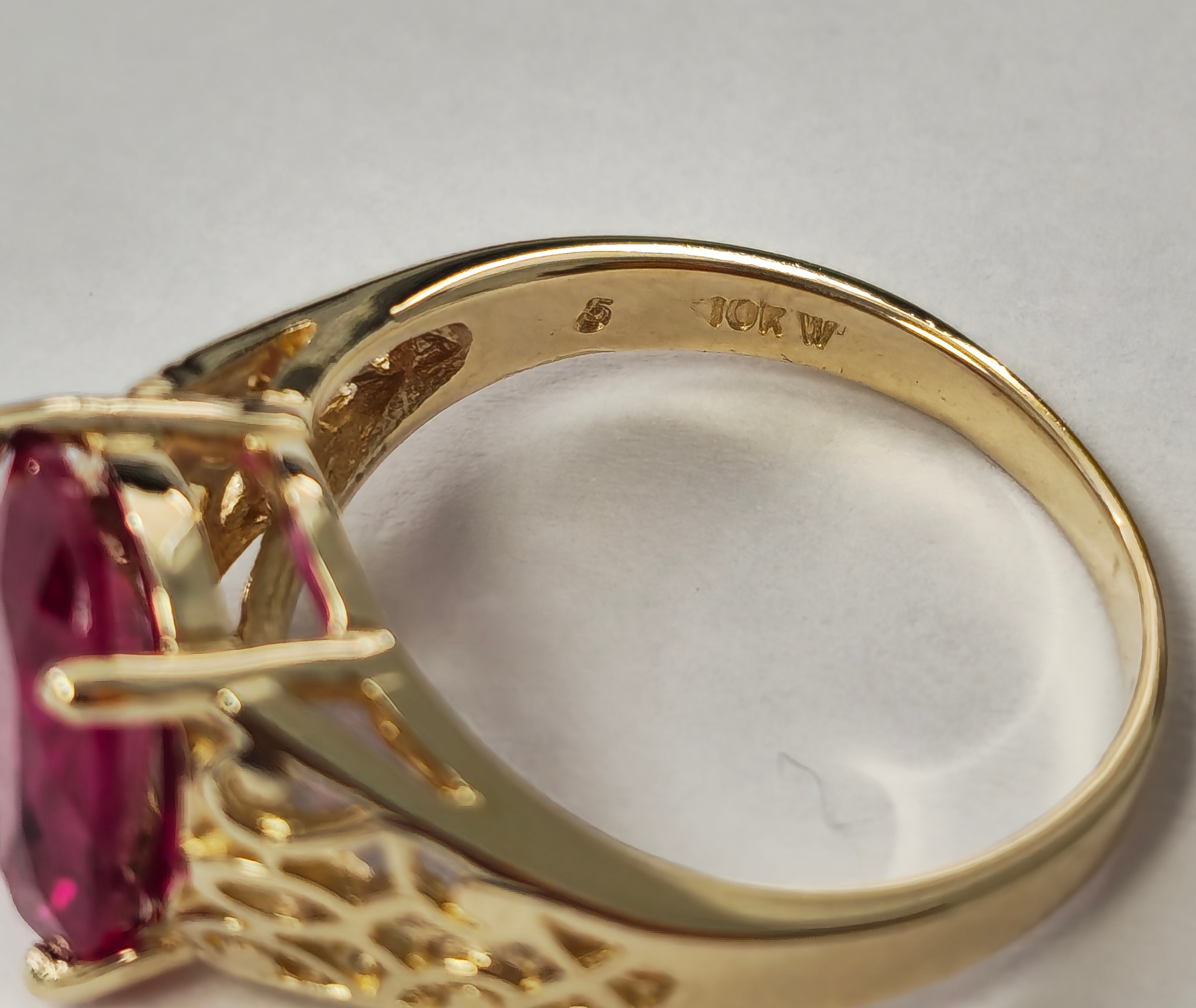 Collectible Vintage AAA Ruby Ring in Yellow Gold