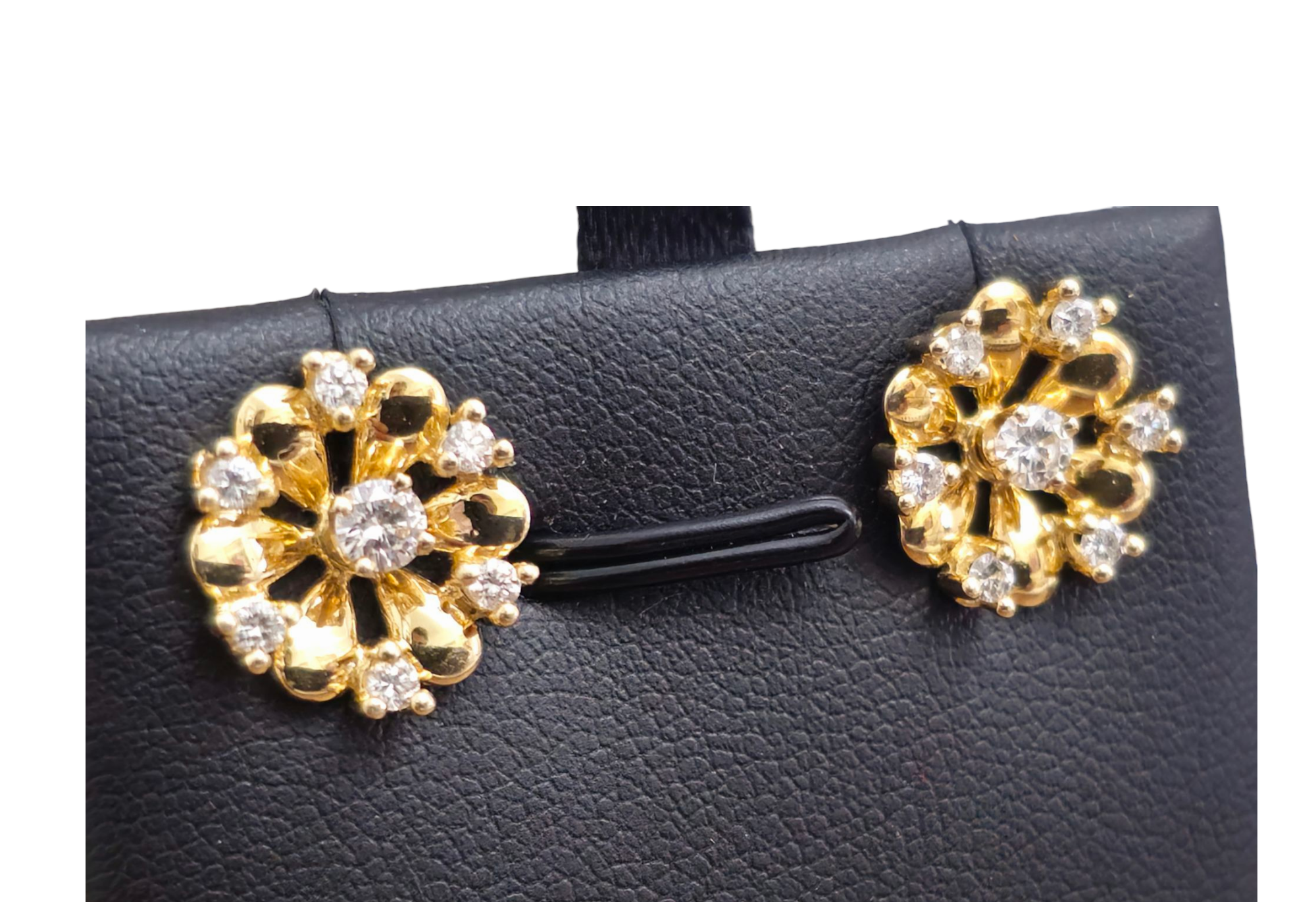 Modern 1CT Diamond Pushback Earrings.