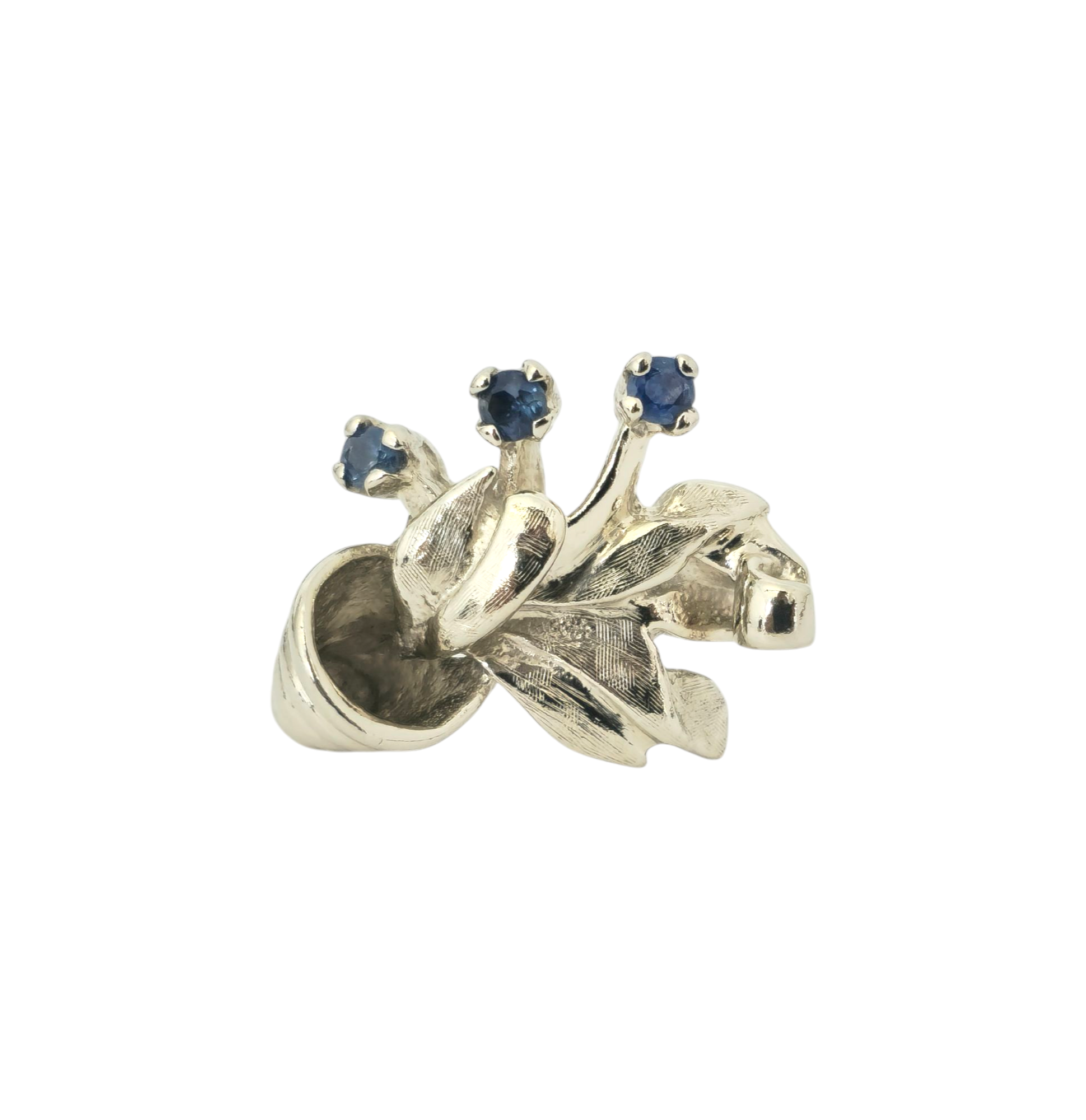 Flower Motif Blue Sapphire Ring in 14k Gold