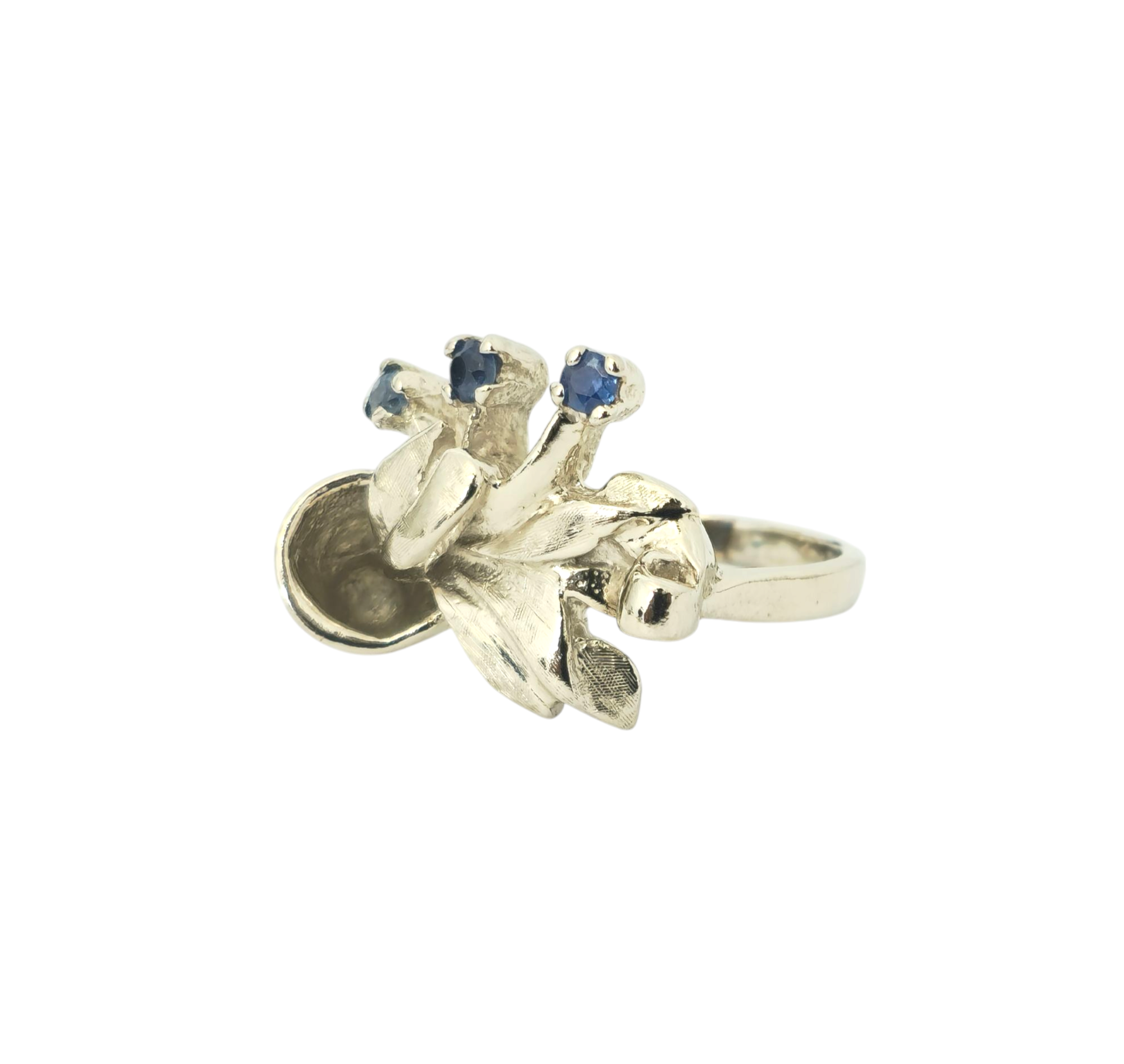 Flower Motif Blue Sapphire Ring in 14k Gold
