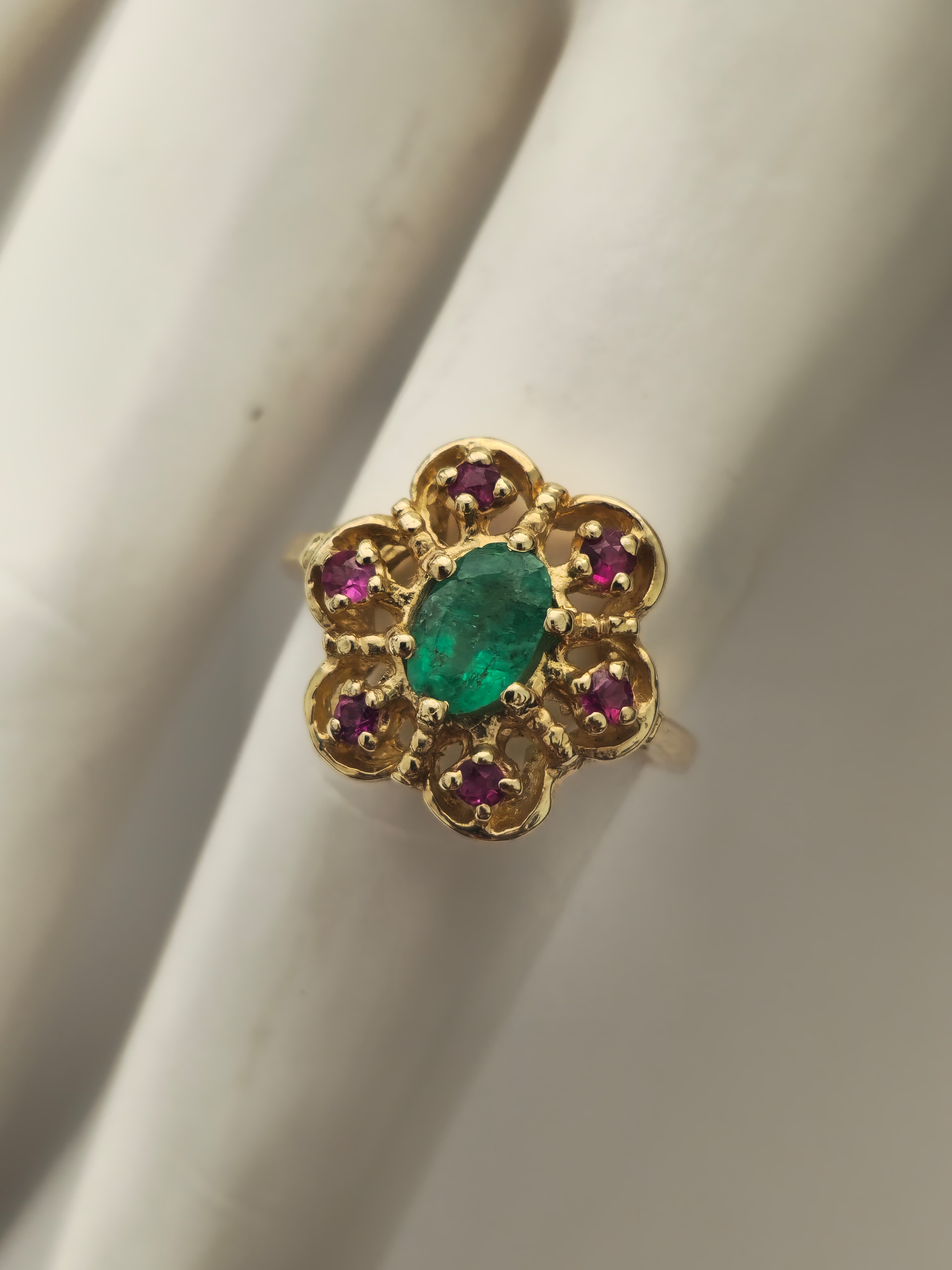 Elegant 14K Gold Ladies Ring with Ruby and Emerald