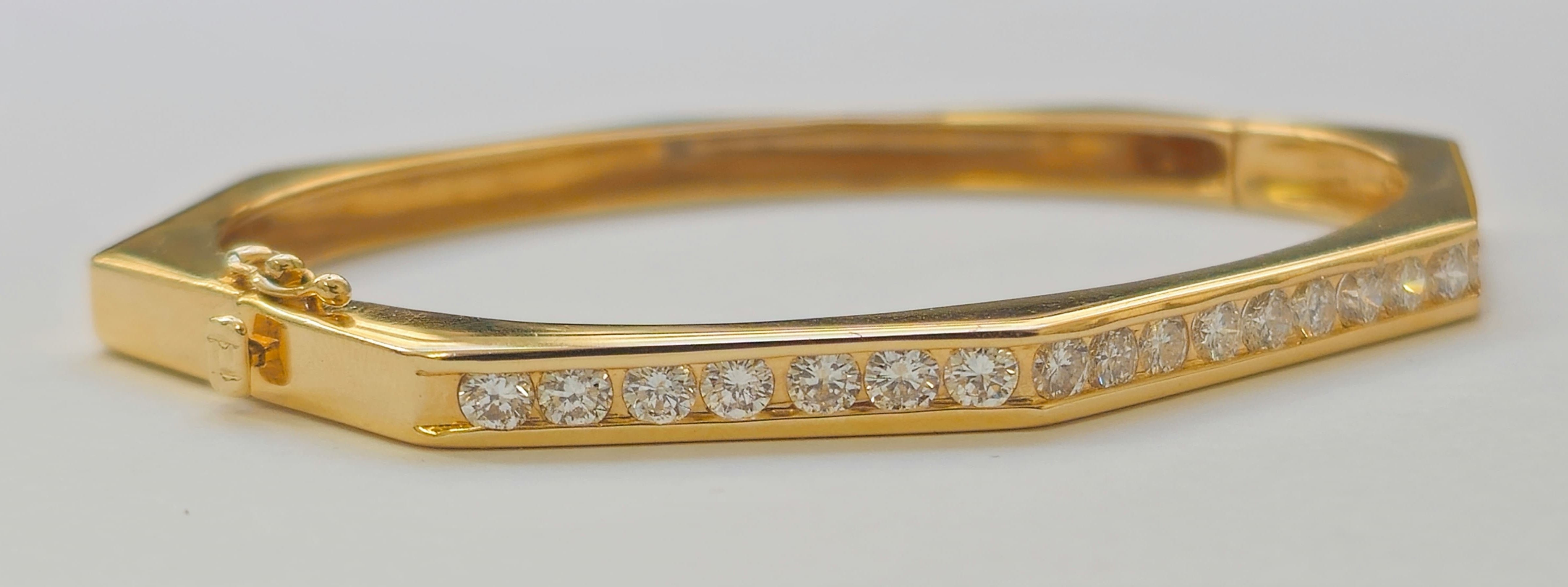 14k Gold Diamond Round Bangle Bracelet