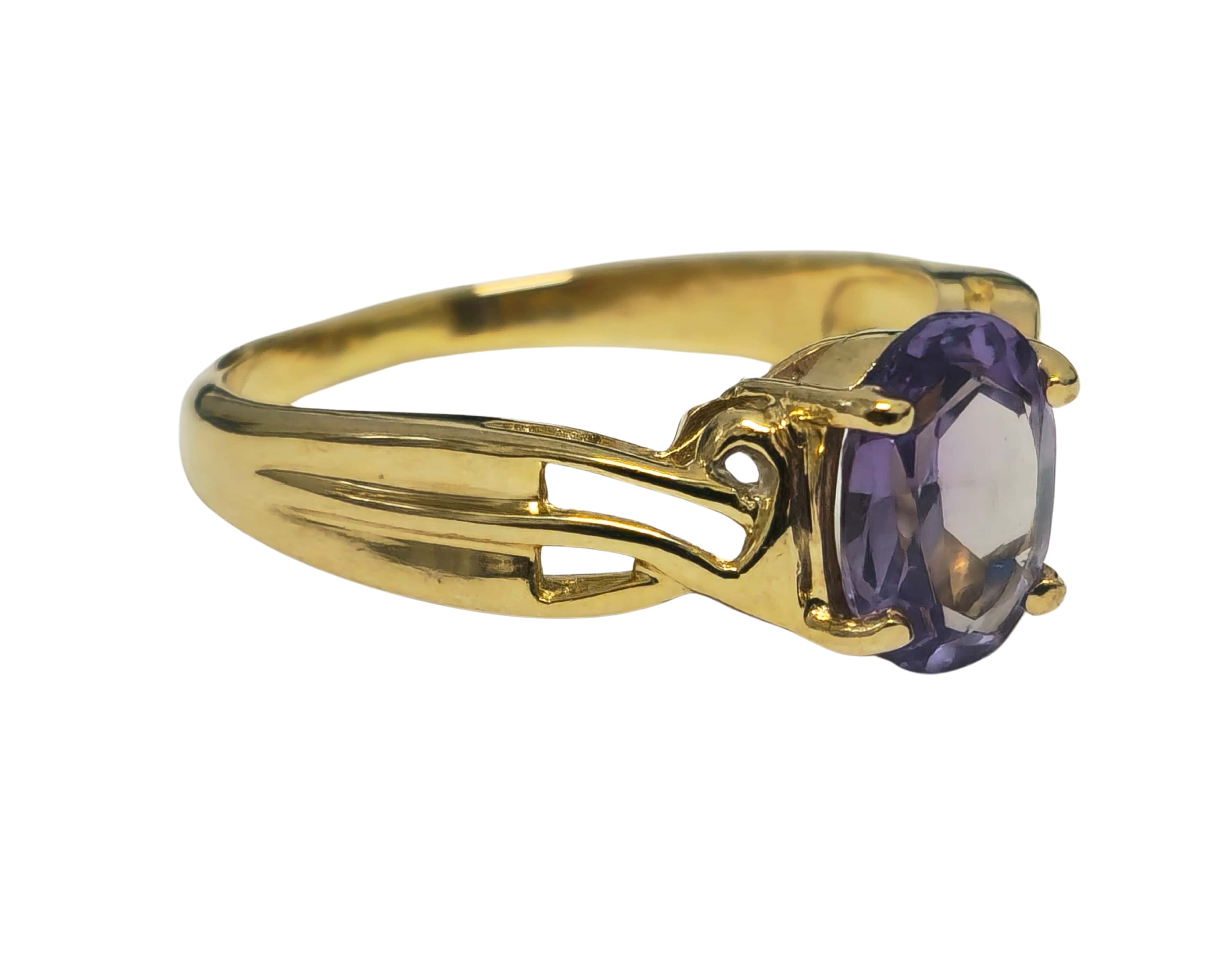 1.60ct Tanzanite Oval in 14k Gold Ring
