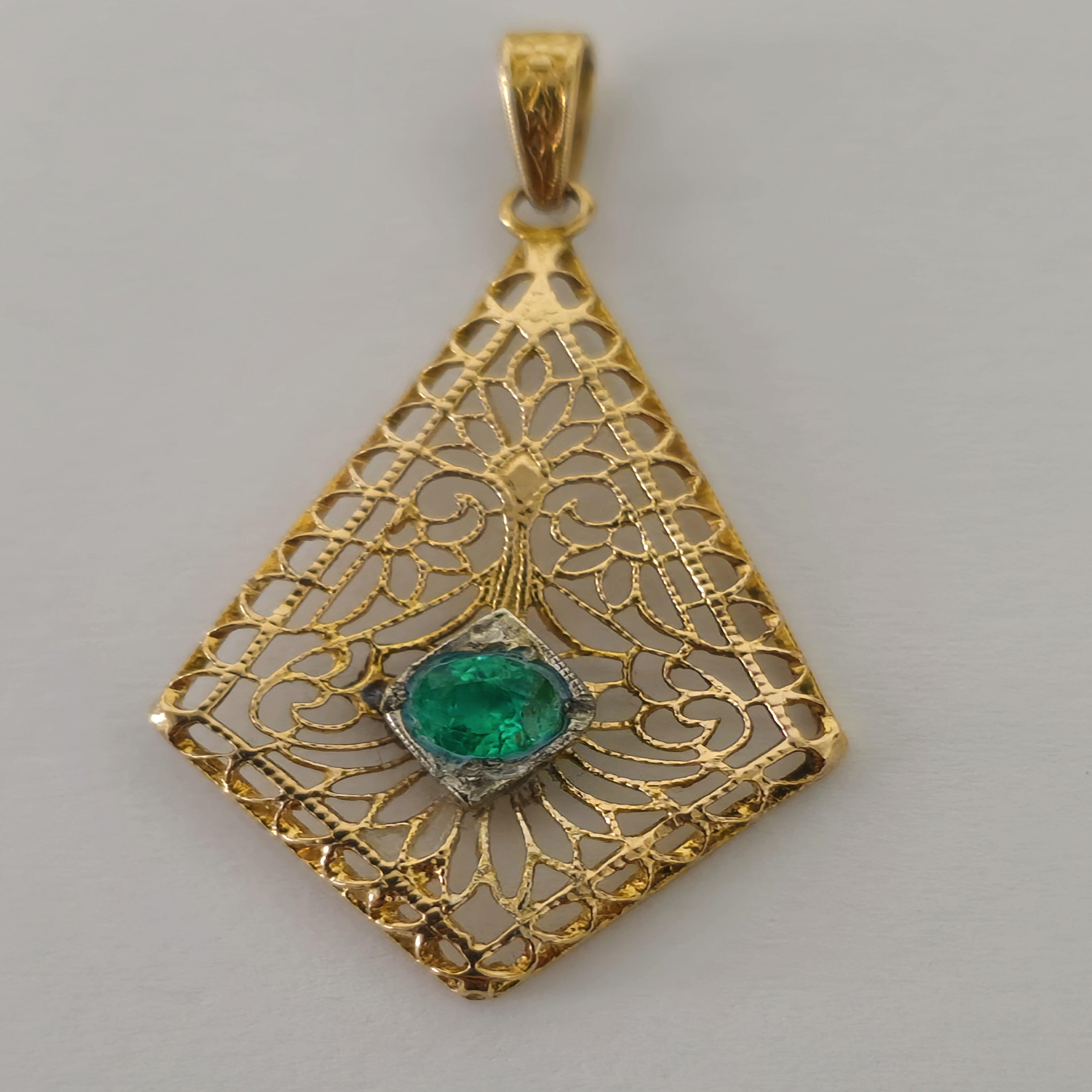 Victorian 0.32 Carat Natural Emerald Pendant For Womens