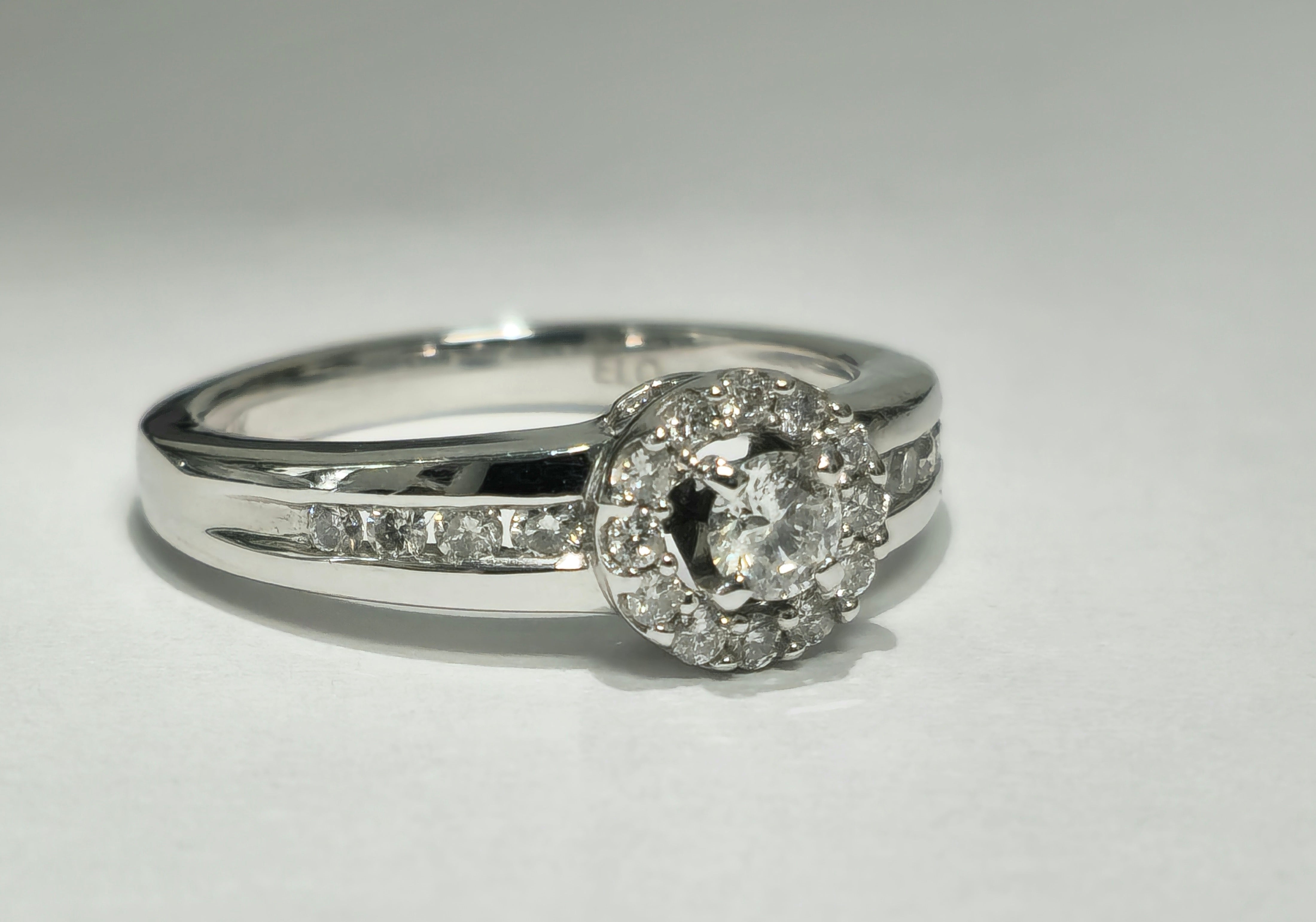 0.85 Carat Diamond White Gold Engagement Ring