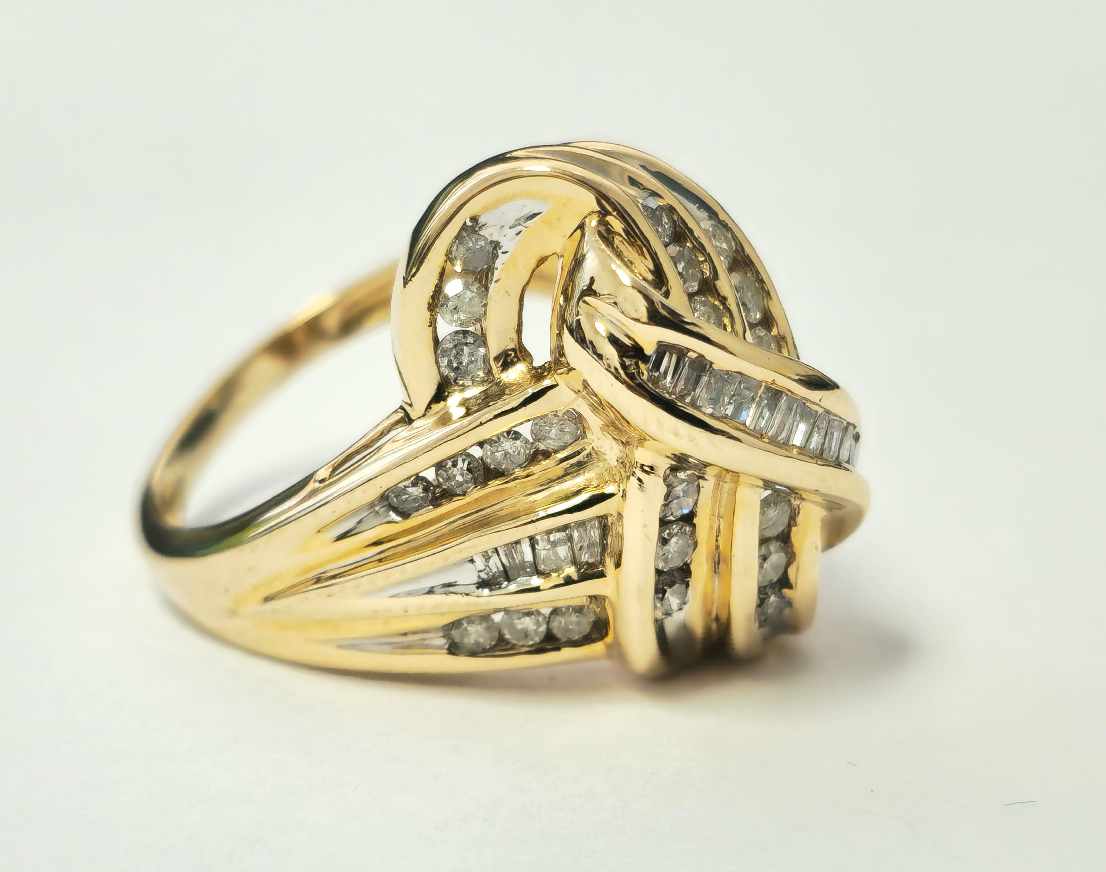 Art Deco Style Womens 2.10 Carat Diamond Engagement Ring in 14k Yellow Gold.