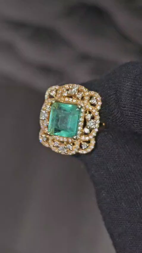18k Gold Vintage 6 ct Emerald Diamond Cocktail Ring