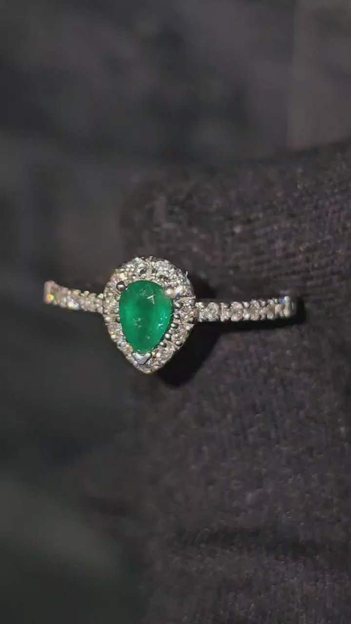 18K Gold, Vintage 0.54CT Emerald & Diamond Ladies Ring